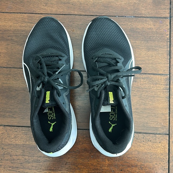 New boys’ youth size 5.5 Puna sneakers. - Picture 2 of 4